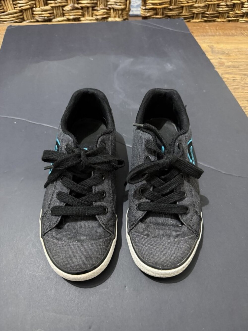 DG Shoes Y2K Women’s Chelsea Skate Shoe 302252 Low Top Size 9 - Picture 2 of 9